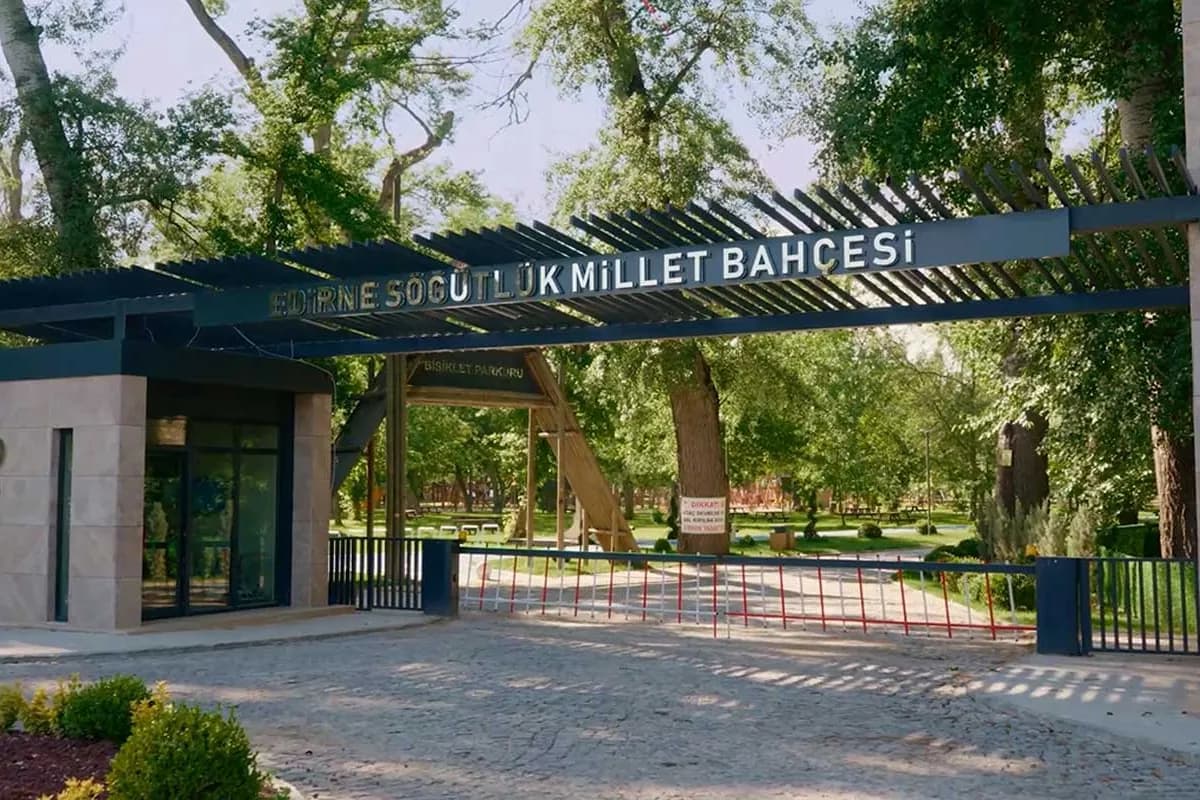 Edirne Söğütlük Millet Bahçesi giriş kapısı ve bisiklet parkuru